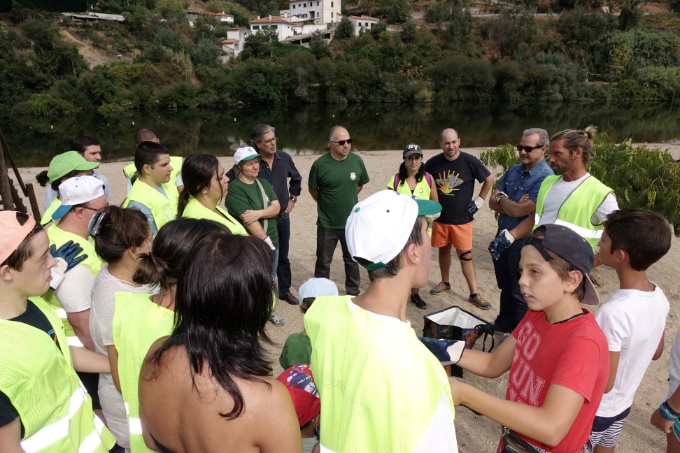 Praia Fluvial de Palheiros e Zorro acolheu ação ambiental e de limpeza